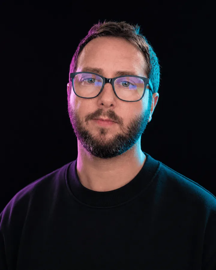Retrato de Adrián, de Crea con IA